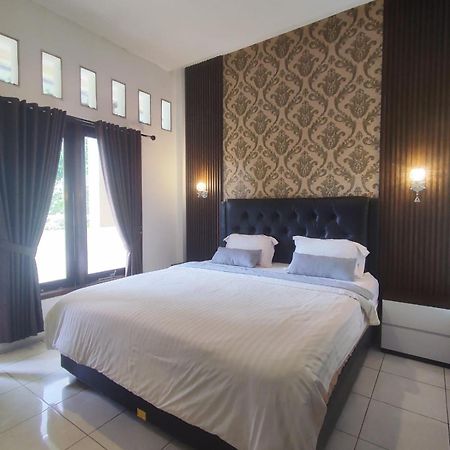 Villa Aurora Cisarua Exterior photo