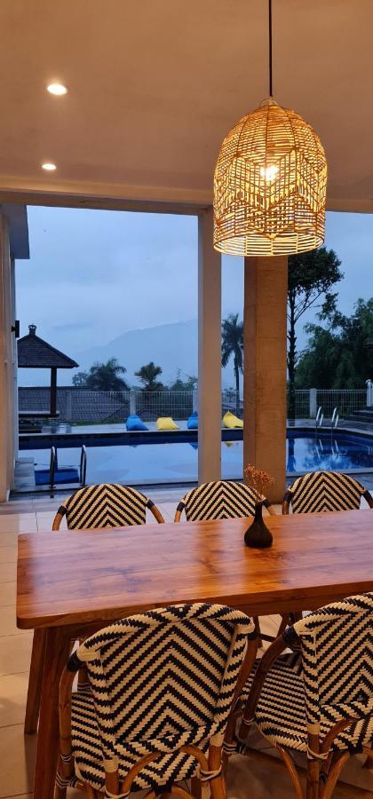 Villa Aurora Cisarua Exterior photo
