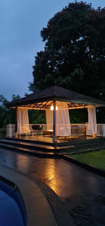 Villa Aurora Cisarua Exterior photo