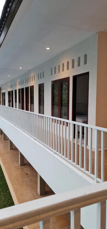Villa Aurora Cisarua Exterior photo