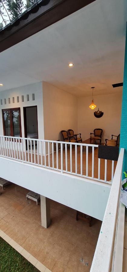 Villa Aurora Cisarua Exterior photo