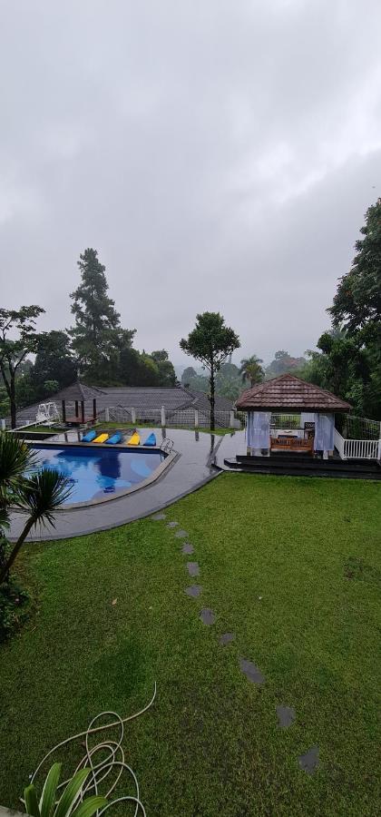 Villa Aurora Cisarua Exterior photo