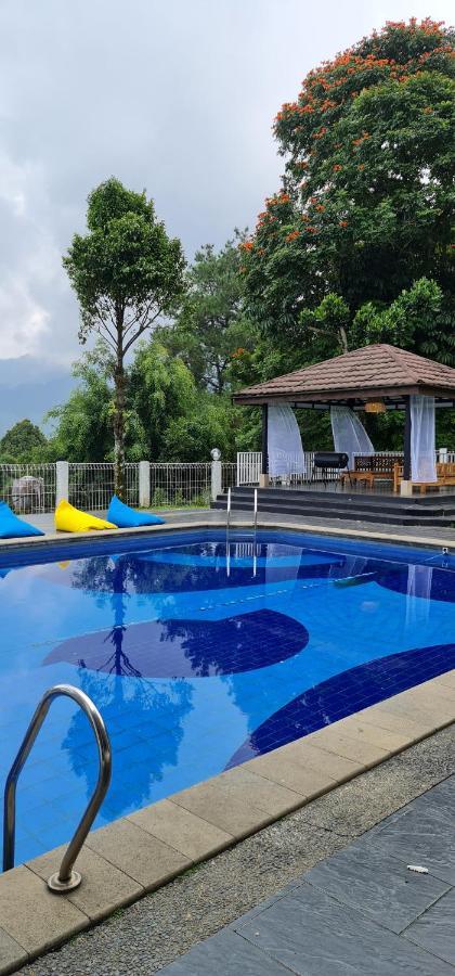 Villa Aurora Cisarua Exterior photo