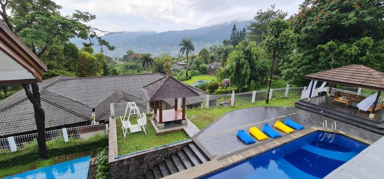Villa Aurora Cisarua Exterior photo