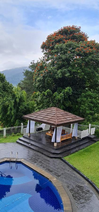 Villa Aurora Cisarua Exterior photo
