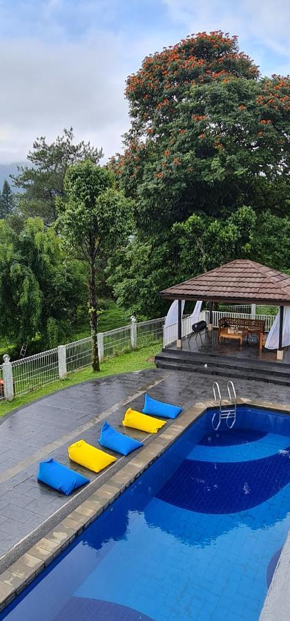 Villa Aurora Cisarua Exterior photo