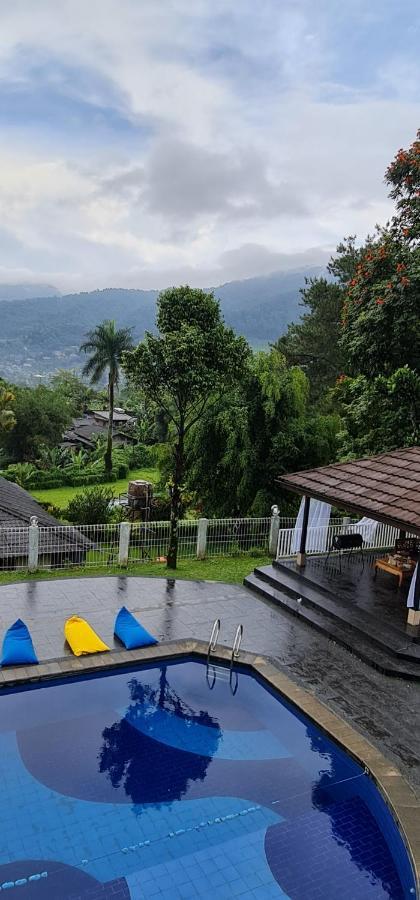 Villa Aurora Cisarua Exterior photo