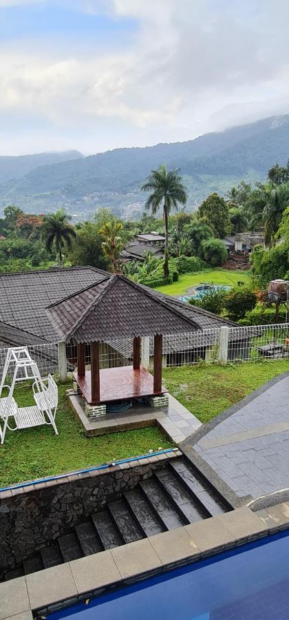 Villa Aurora Cisarua Exterior photo