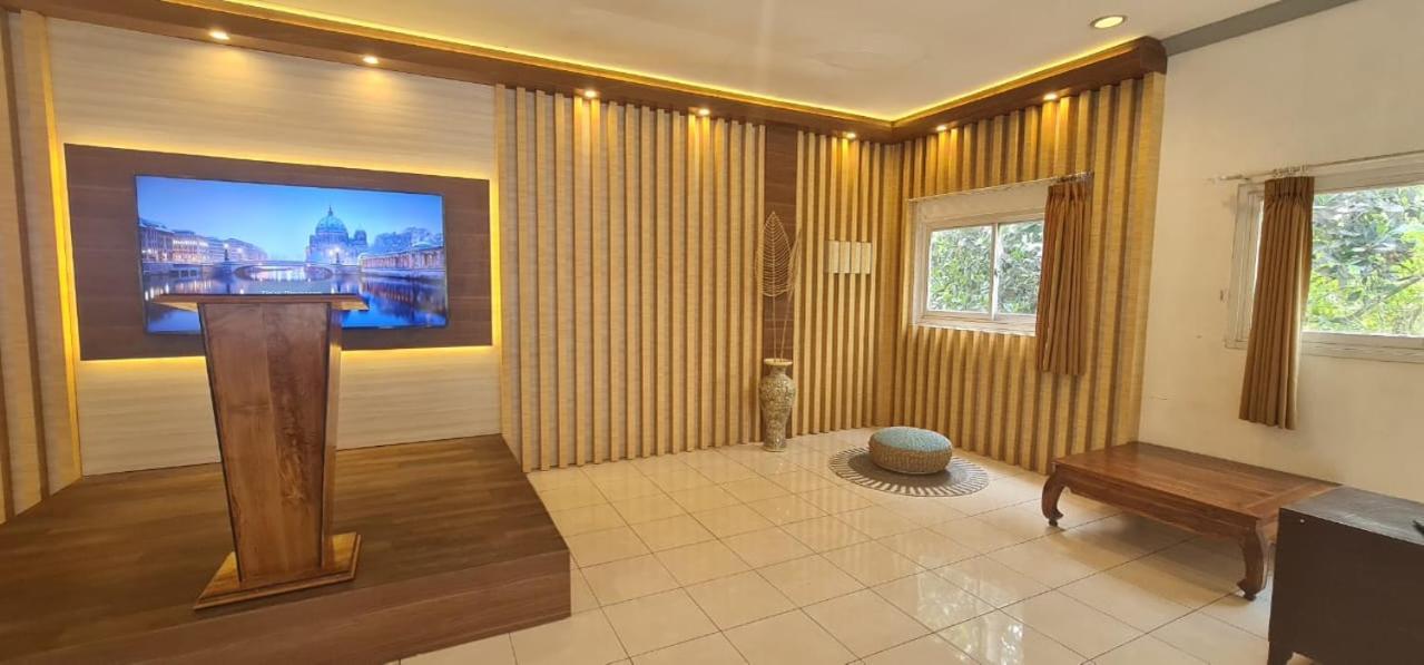 Villa Aurora Cisarua Exterior photo